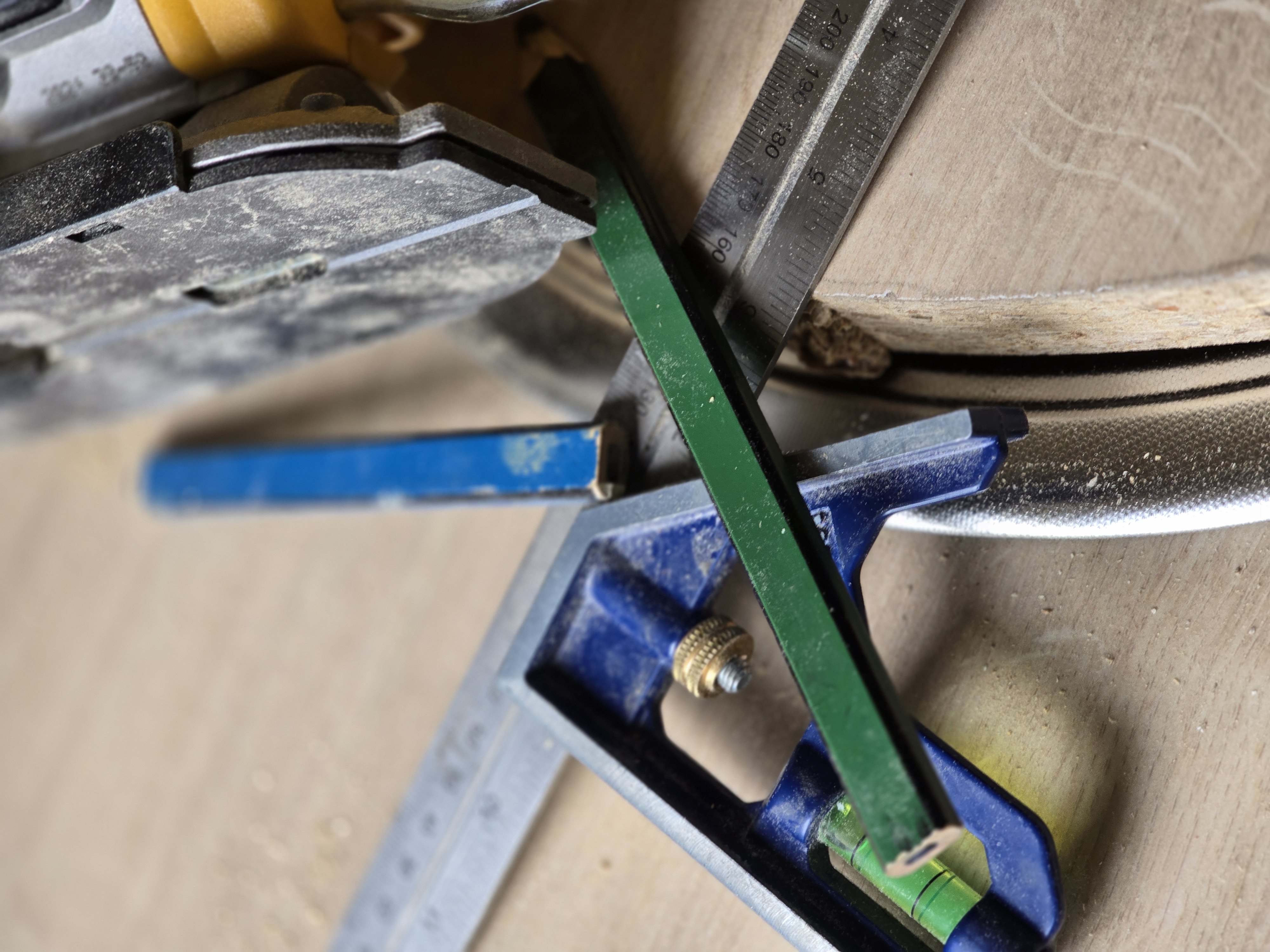 Measuring tools on the workbench — square, level, saw
